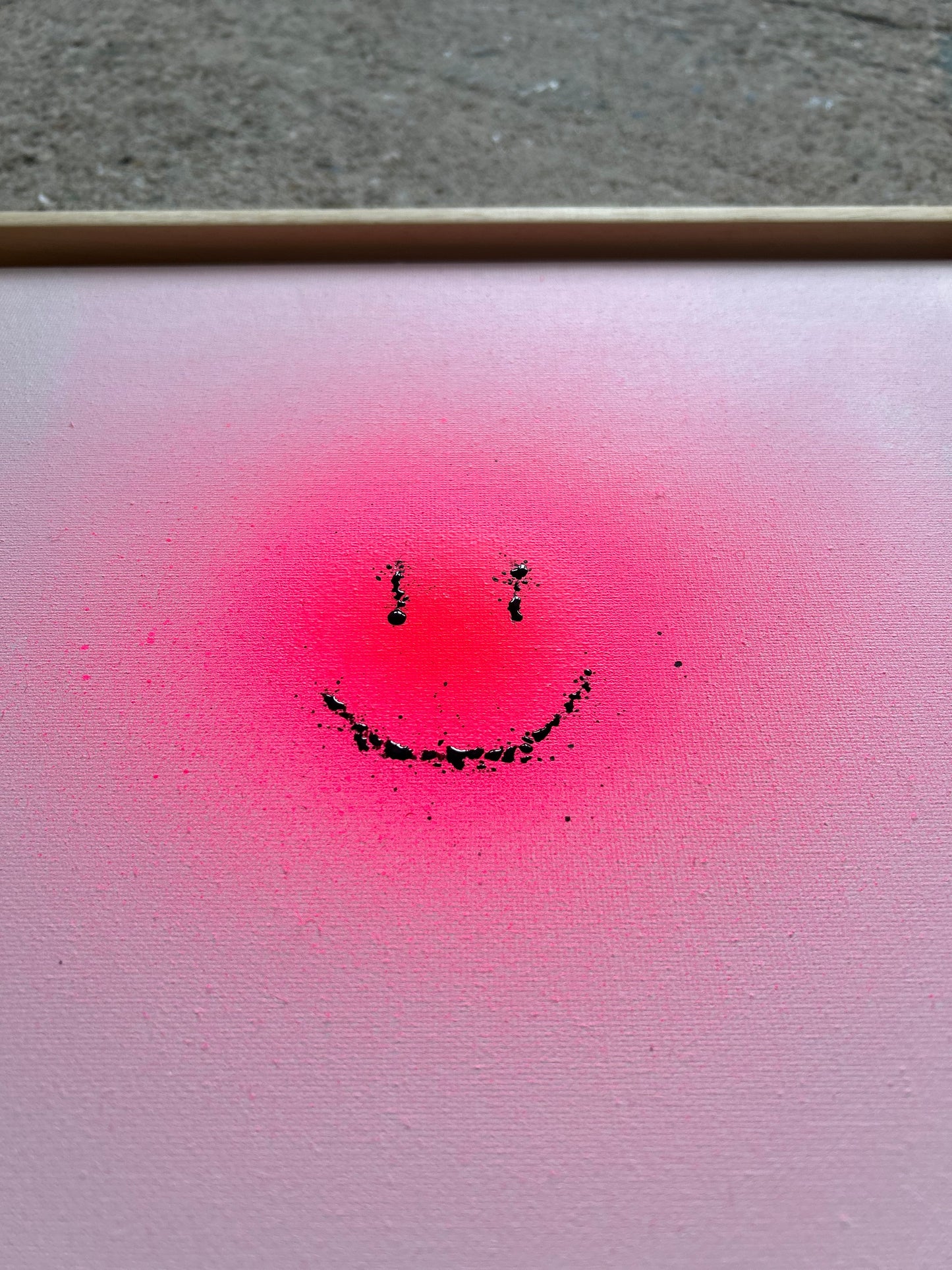 happy smileys | pink on white