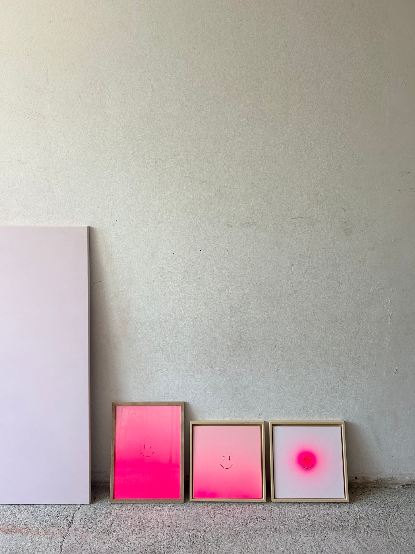 happy smileys | gradient pink | paper