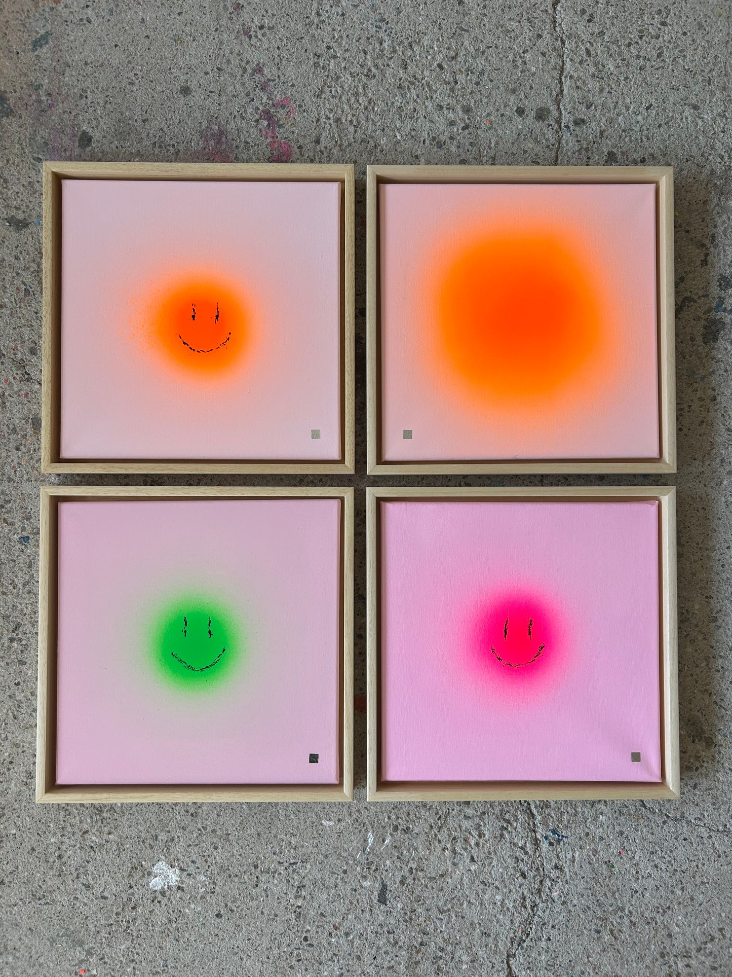 happy smileys | pink on pink