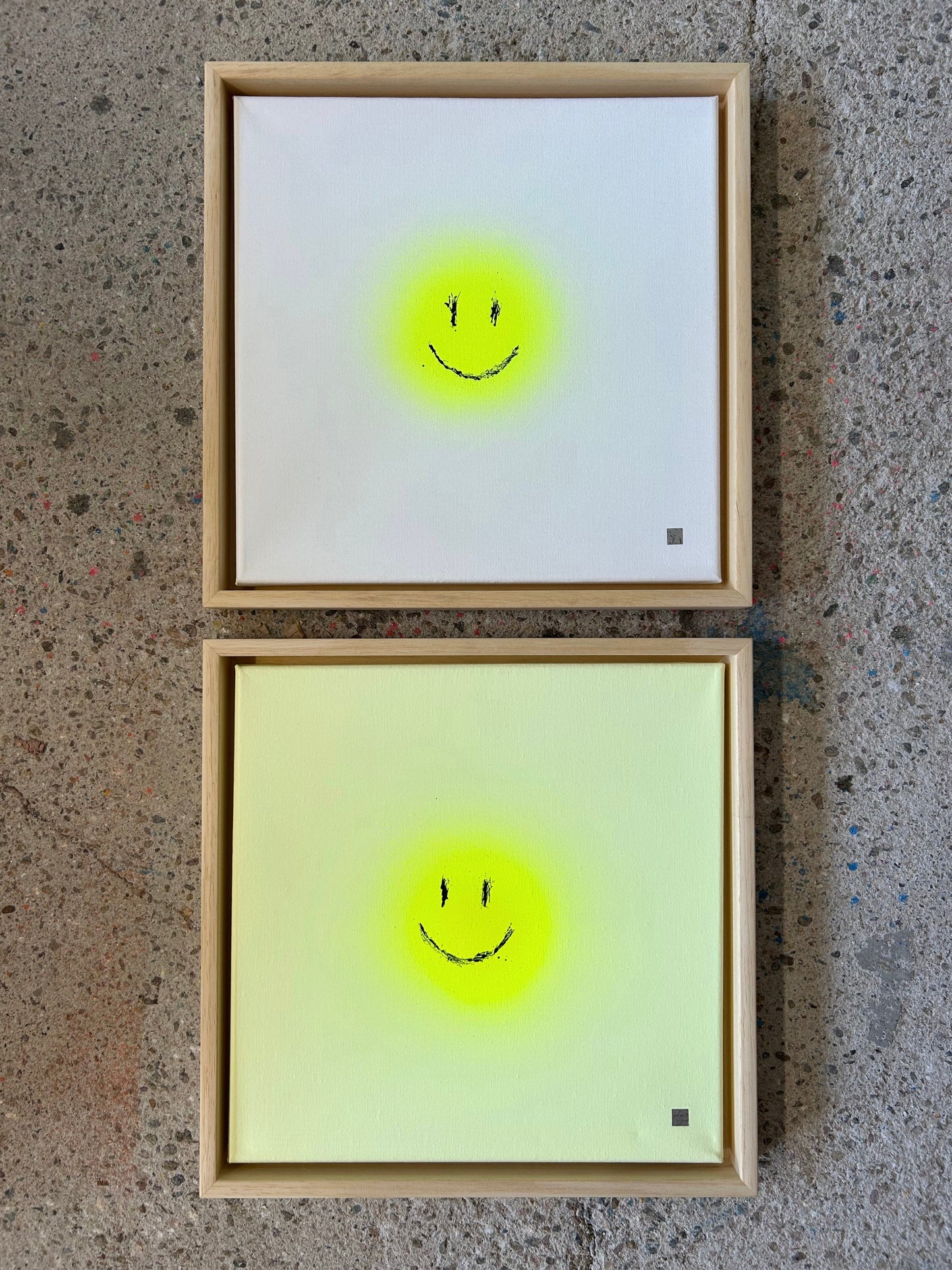 happy smileys | yellow on yellow