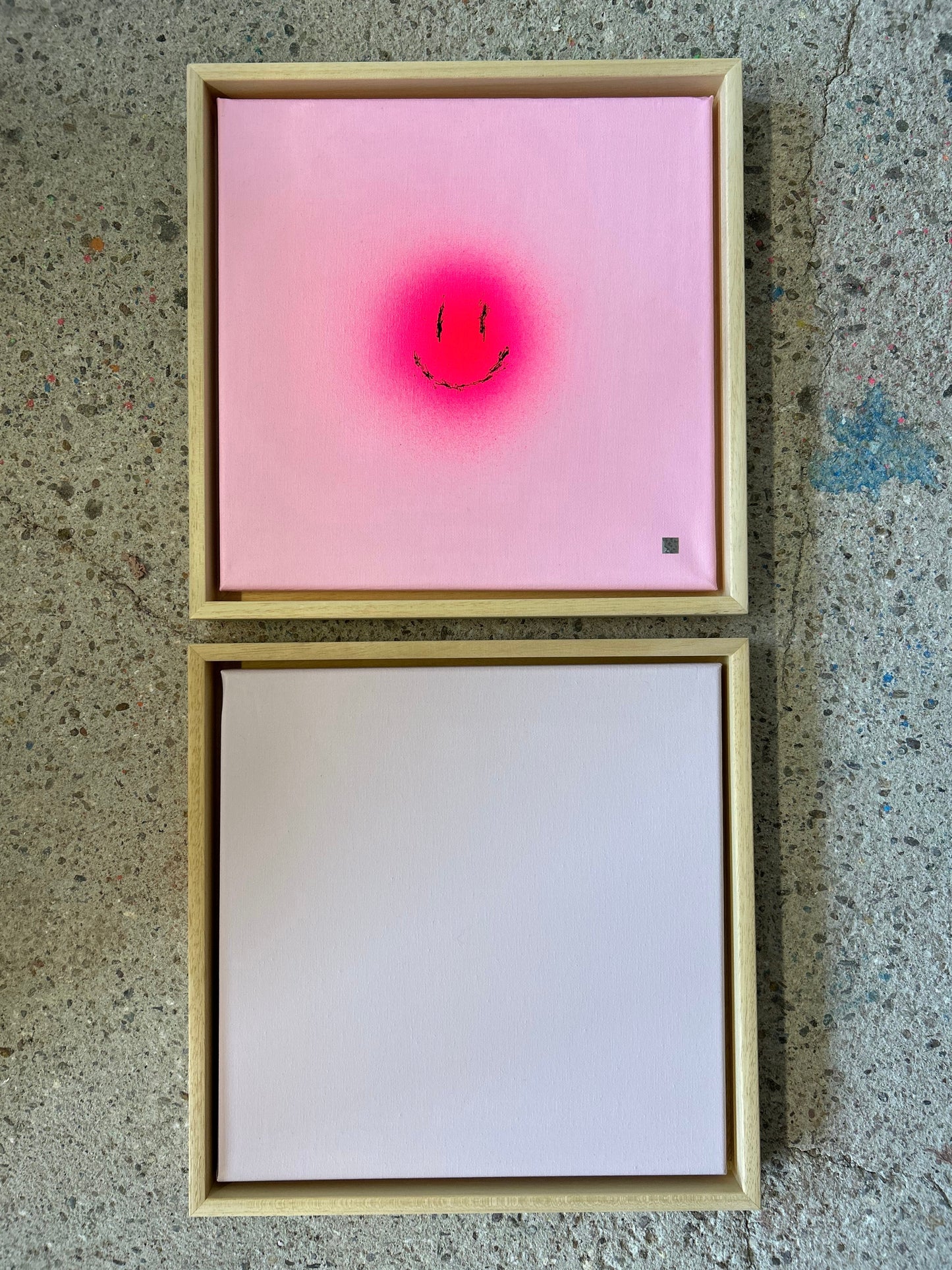 happy smileys | pink on pink