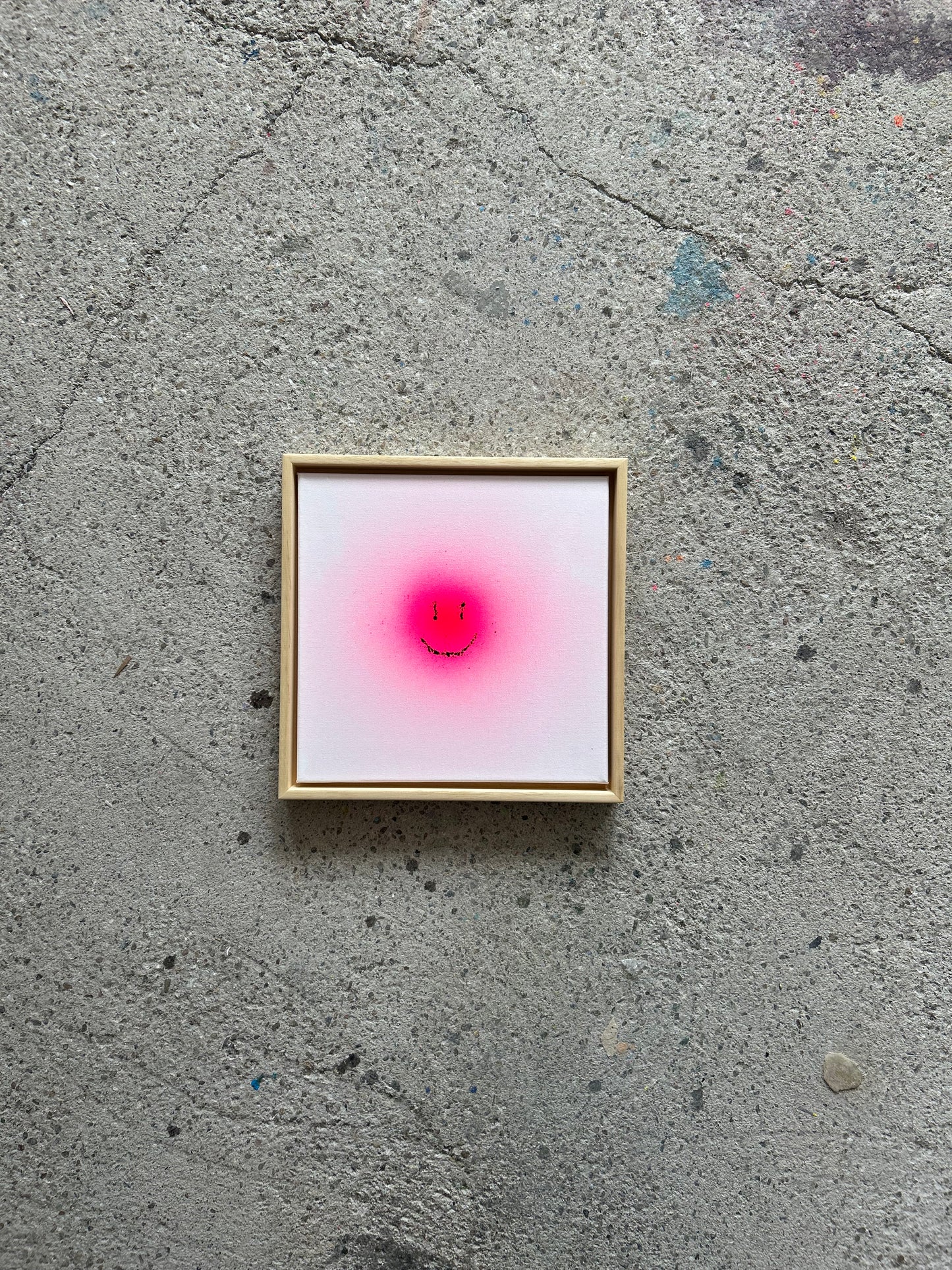 happy smileys | pink on white