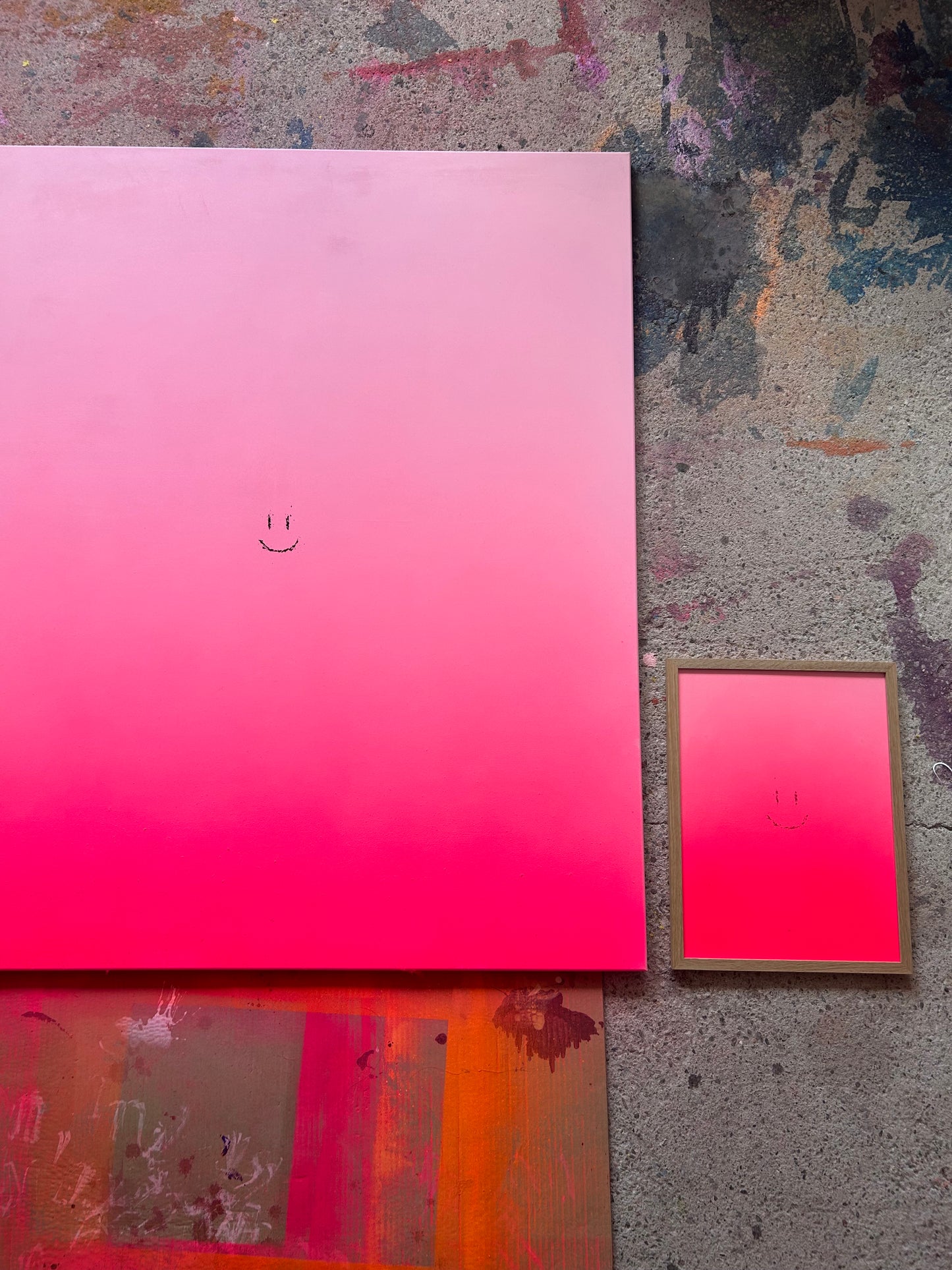 happy smileys | gradient pink