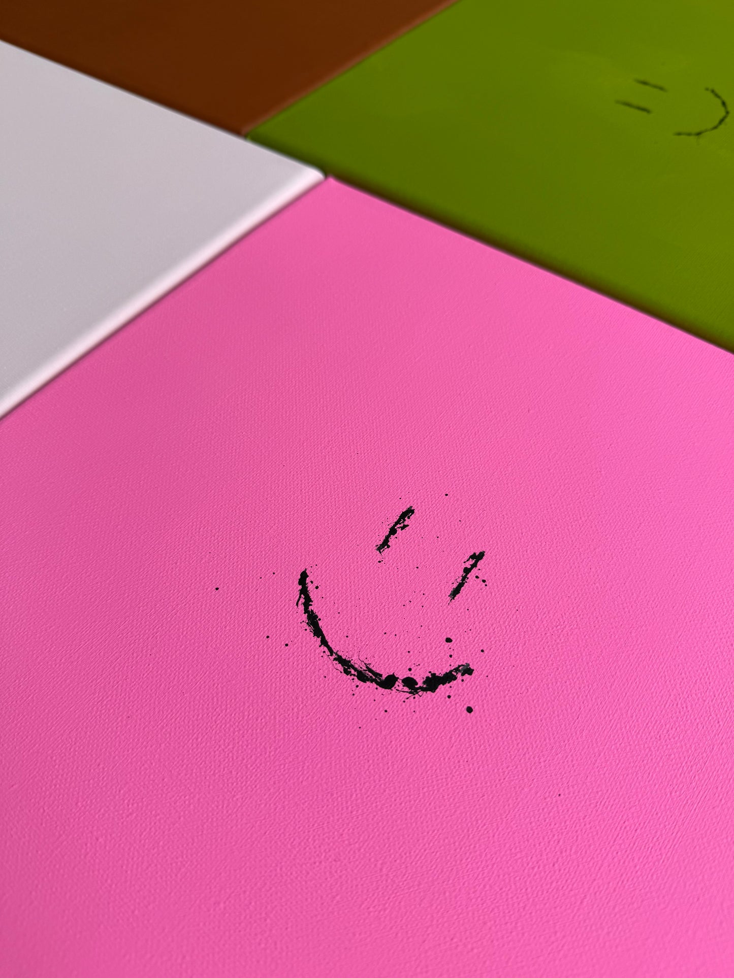 happy smileys | all pink