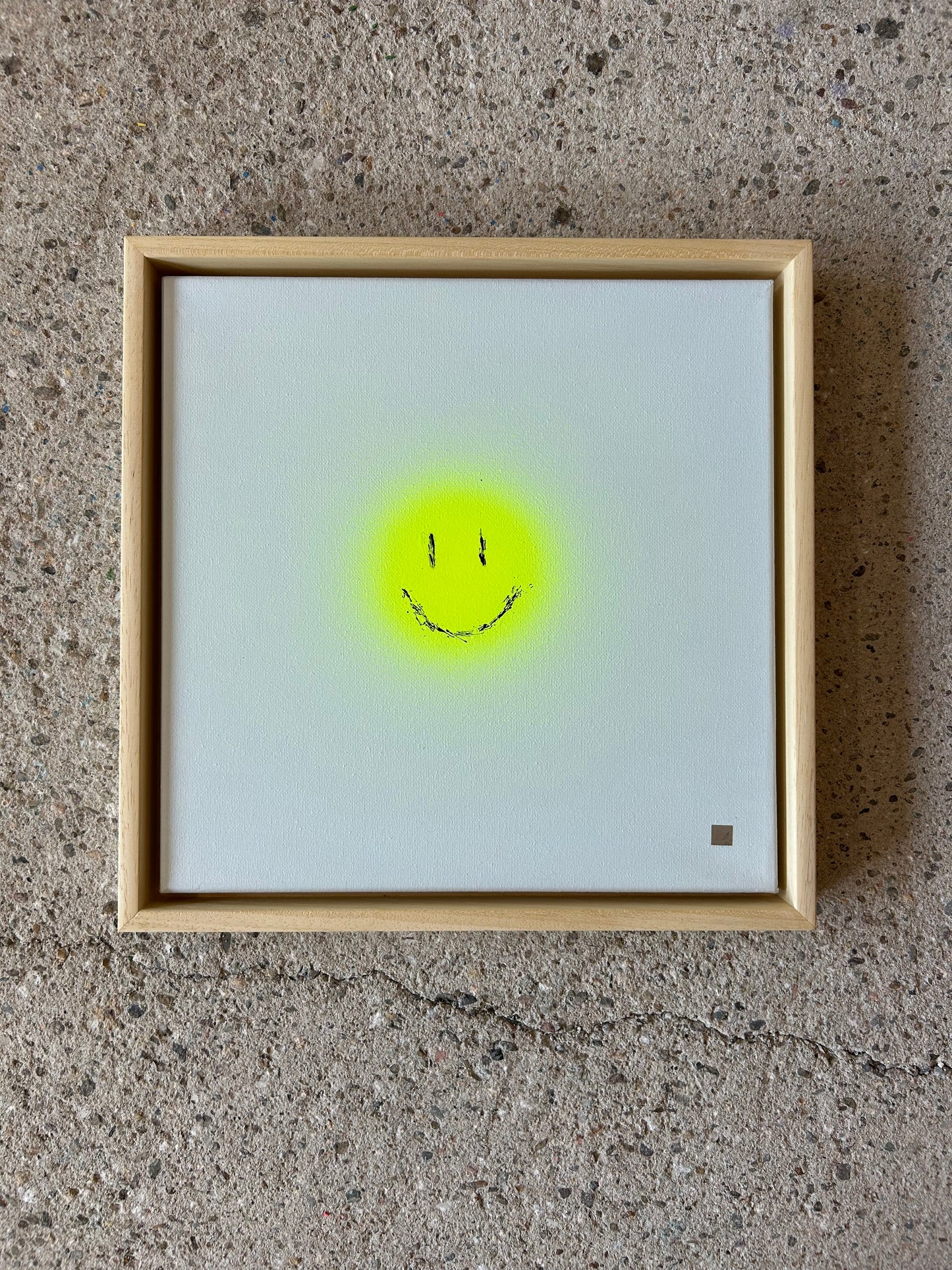 happy smileys | yellow on grey