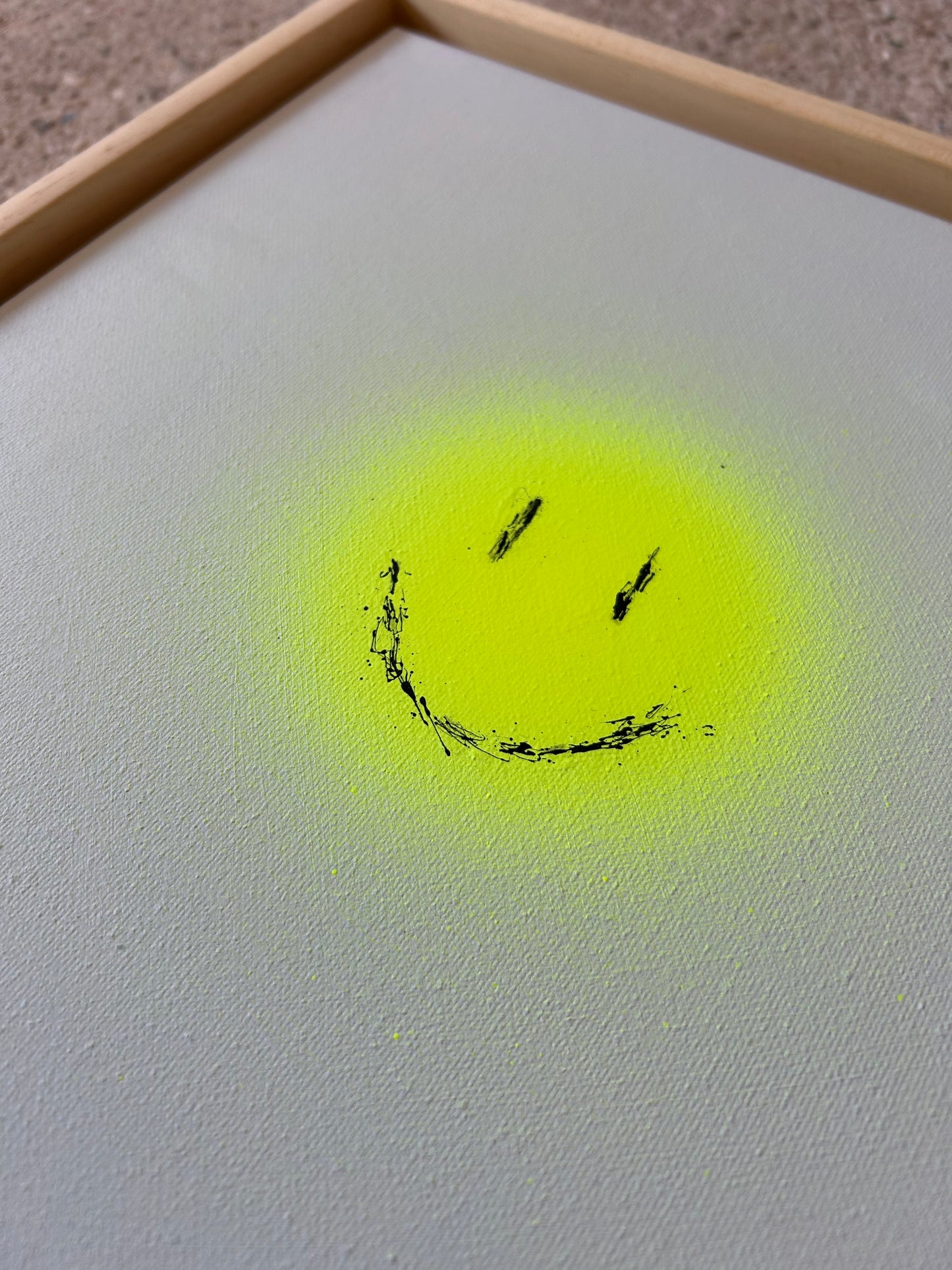 happy smileys | yellow on grey