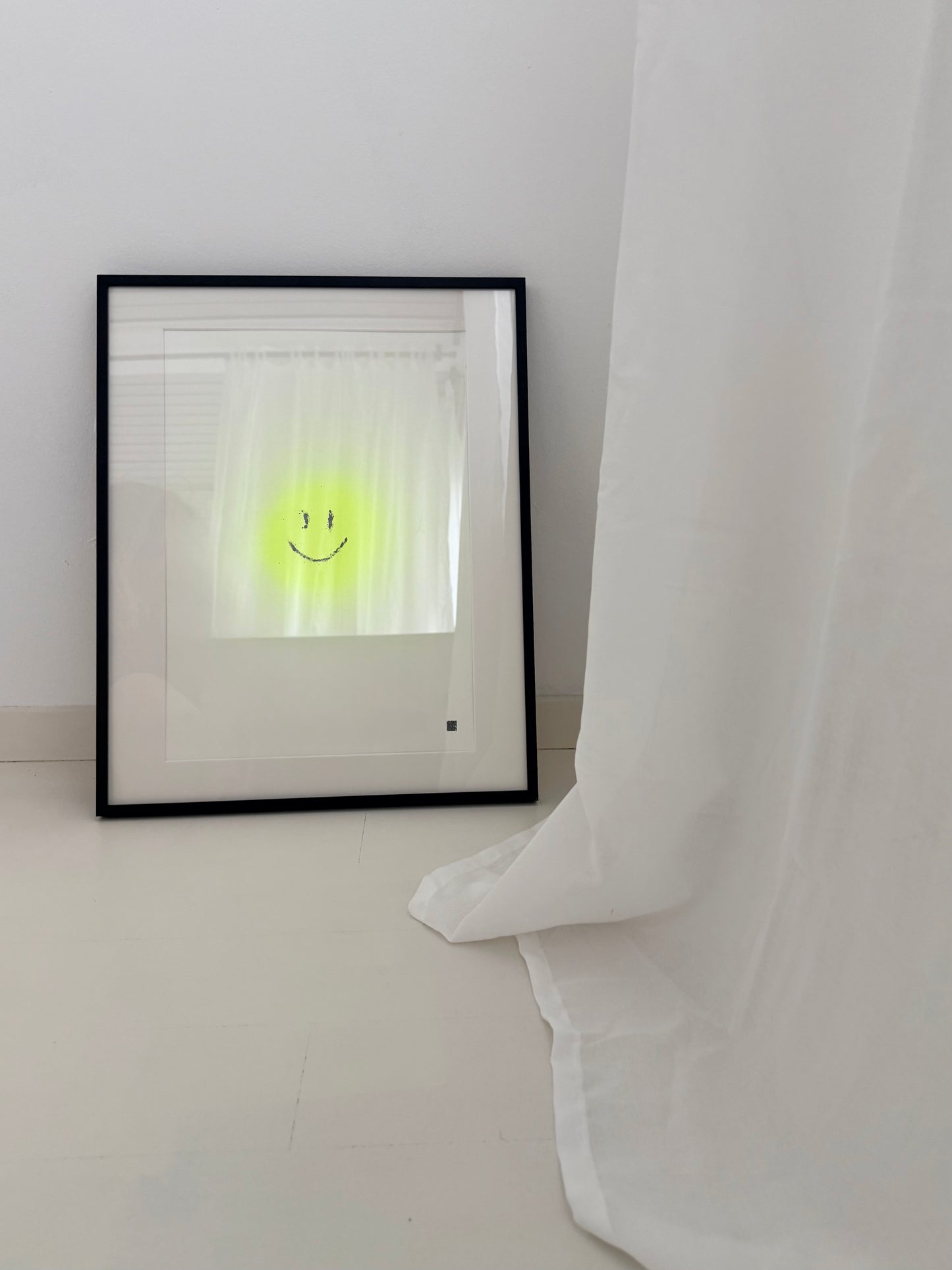 happy smiley | yellow on paper