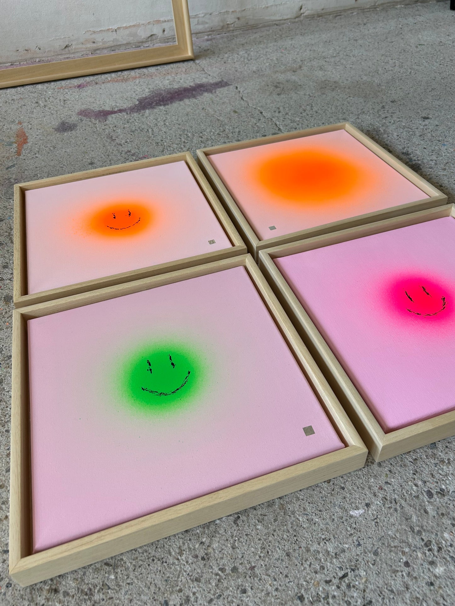 happy smileys | green on pink